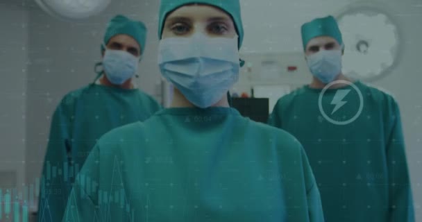 病院の手術室で外科医のチーム上の統計データ処理のアニメーション 医療と技術の概念 — ストック動画