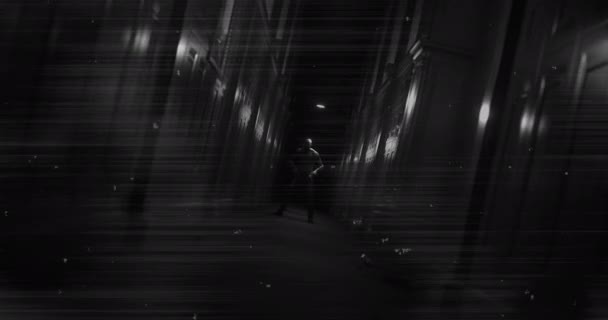 Animación Película Rayada Blanco Negro Figura Aterradora Corredor Oscuro Sosteniendo — Vídeos de Stock