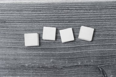 Masada beyaz karolar, dijital olarak oluşturulmuş resim