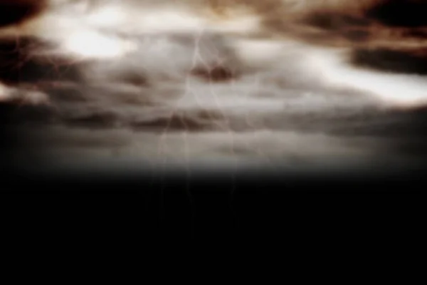 Geceleri Gökyüzüne Karşı Çatallı Şimşek — Stok fotoğraf