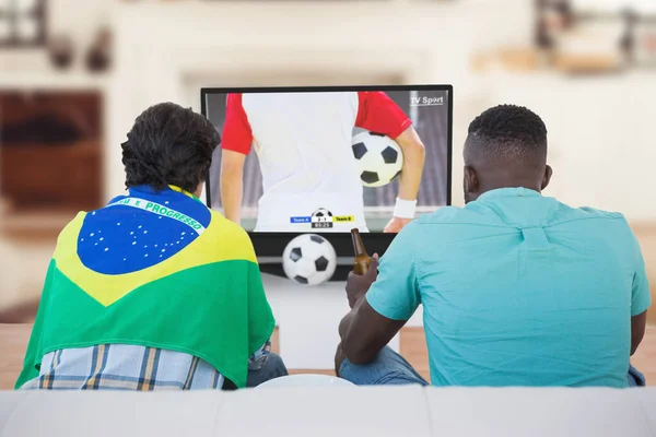 Visão Traseira Dois Fãs Brasileiros Futebol Assistindo — Fotografia de Stock