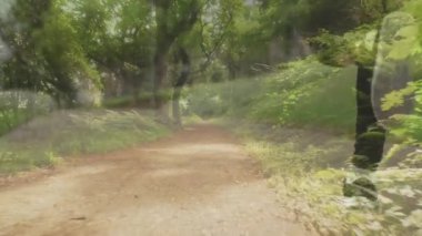 Engelli, yapay bacakları olan Afro-Amerikan bir adamın deniz manzarası animasyonu. Uluslararası Engelliler Günü konsepti dijital olarak oluşturulmuş video.