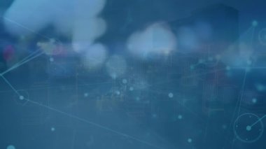 Gece şehir trafiğinin hava görüntüsü üzerinden bağlantı ağının animasyonu. Küresel ağ ve iş teknolojisi kavramı