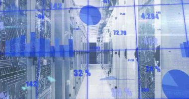 Bilgisayar sunucuları üzerinde istatistik ve veri işleme animasyonu. Küresel hesaplama, veri işleme ve dijital arayüz kavramı dijital olarak oluşturulmuş video.