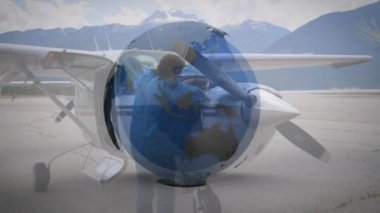 Dünya üzerinde uçak tamir eden Kafkas mühendisinin animasyonu. Küresel seyahat, ulaşım ve tatil konsepti dijital olarak oluşturulmuş video.