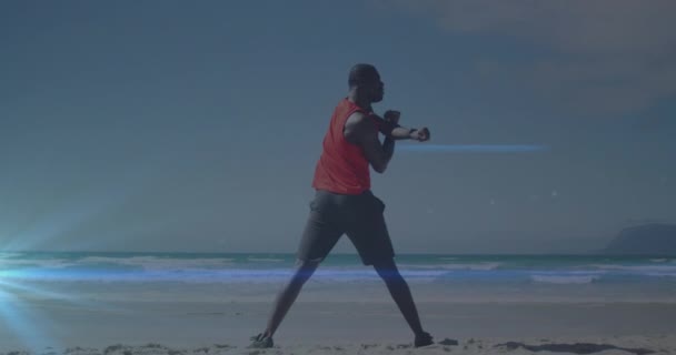 Animação Ponto Luz Azul Contra Visão Traseira Homem Apto Afro — Vídeo de Stock