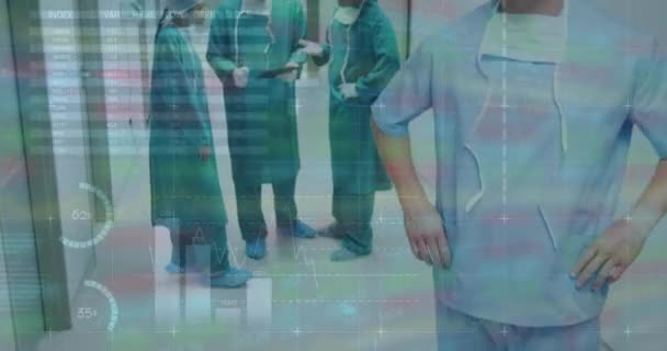 病院で笑顔白人男性外科医の肖像上の統計データ処理のアニメーション 医療と技術の概念 — ストック動画