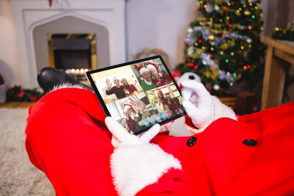 Santa Claus Haciendo Una Videollamada Grupal Navidad Con Familiares Amigos — Foto de Stock