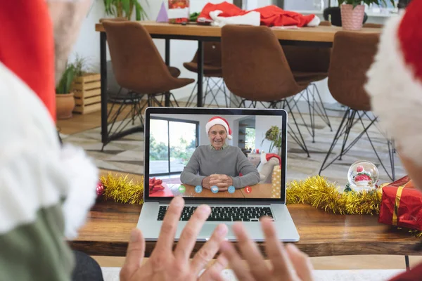 Kaukasiska Par Tomte Hatt Jul Videosamtal Laptop Med Senior Manlig — Stockfoto
