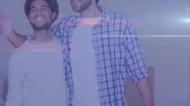 Mutlu erkek eşcinsel çiftin üzerinde ışık izlerinin animasyonu. gurur ayı ve dijital olarak oluşturulan kutlama konsepti.