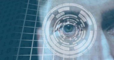 İkili kodlamanın animasyonu ve beyaz adamı tarama alanı. küresel iş, bağlantılar ve teknoloji konsepti dijital olarak oluşturulmuş video.