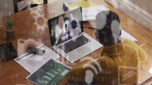Animacja Sieci Ikon Nad Kobietą Korzystającą Laptopa Globalne Bezpieczeństwo Internetu — Wideo stockowe