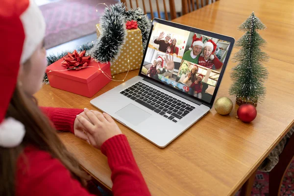 Vit Kvinna Tomte Hatt Gör Laptop Jul Grupp Videosamtal Med — Stockfoto