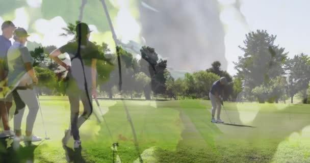 Animering Träd Över Senior Kaukasiska Par Spelar Golf Golfbanan Globala — Stockvideo