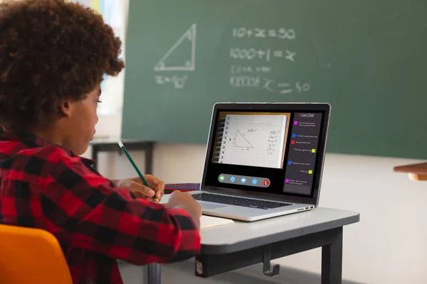 Menino Afro Americano Usando Laptop Para Videochamada Com Aula Tela — Fotografia de Stock