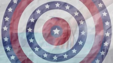 El ve rüzgar türbini üzerinde ABD bayrağı olan dairelerin animasyonu. Vatanseverlik ve siyaset konsepti dijital olarak oluşturulmuş video.