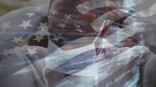Анімація Прапора Уси Махає Над Афріканським Американцем Одягнена Маску Обличчя — стокове відео