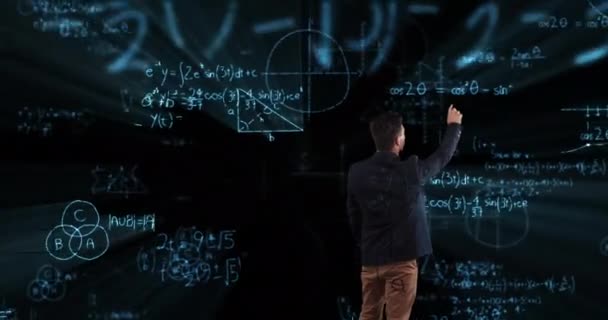 Animație Ecuații Matematice Peste Omul Afaceri Caucazian Atingând Ecran Invizibil — Videoclip de stoc