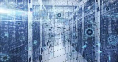 Sunucu odasına karşı yuvarlak tarayıcılar ve veri işleme üzerinden matematiksel denklemlerin animasyonu. Bilgisayar arayüzü ve iş veri depolama teknolojisi kavramı