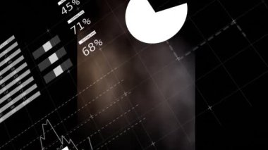 Karanlık arka planda finansal veri işleme animasyonu. Küresel iş ve finansman kavramı dijital oluşturulmuş video.