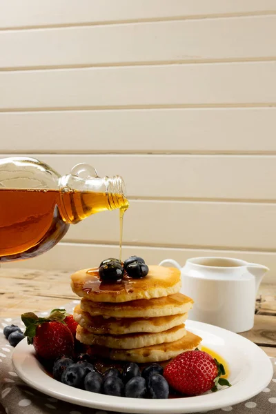 Vertical Image Maple Syrup Pouring Stack Pancakes Blueberries Copy Space — Stock Photo, Image