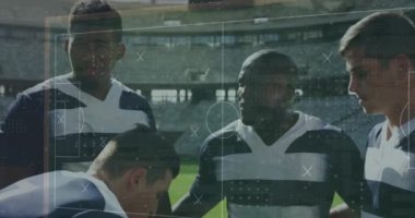Çeşitli erkek rugby oyuncuları için oyun planının animasyonu. Küresel spor ve dijital arayüz kavramı dijital olarak oluşturulmuş video.