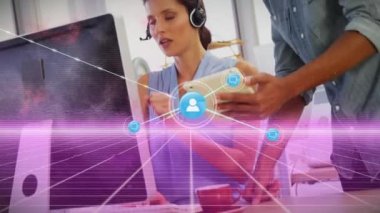 Telefon kulaklığı takan iş adamlarıyla bağlantı ağının animasyonu. Küresel iş ve dijital arayüz kavramı dijital olarak oluşturulmuş video.