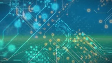 Mikroişlemci bağlantılarının mavi arka plandaki sarı şebekeye göre animasyonu. Küresel ağ ve iş teknolojisi kavramı