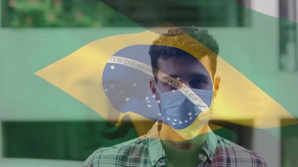 Анімація Прапора Бразилії Махає Над Людиною Масці Обличчя Міській Вулиці — стокове відео
