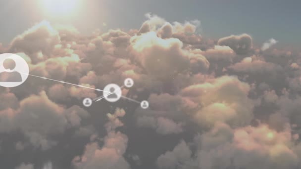 Animacja Sieci Ikon Profilowych Przeciw Chmurom Słońcu Niebie Globalne Sieci — Wideo stockowe