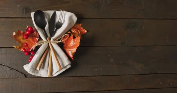 Video Cutlery Cloth Autumn Decoration Lying Wooden Surface Thanksgiving American — Stock Video