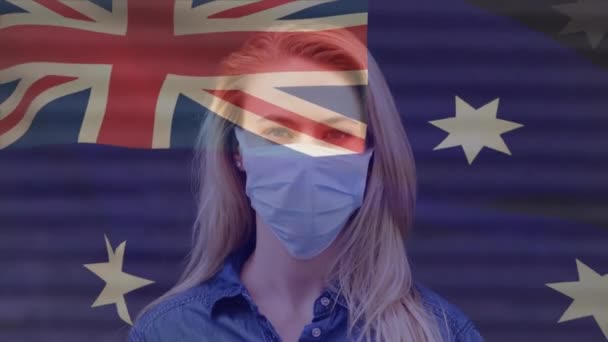 Animação Bandeira Austrália Acenando Sobre Mulher Caucasiana Usando Máscara Facial — Vídeo de Stock