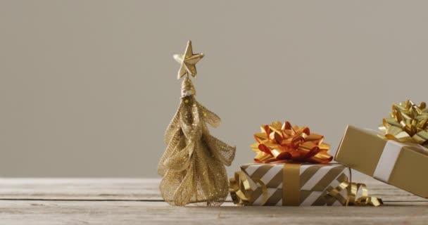 Vídeo Presentes Natal Com Decoração Árvore Natal Fundo Madeira Natal — Vídeo de Stock