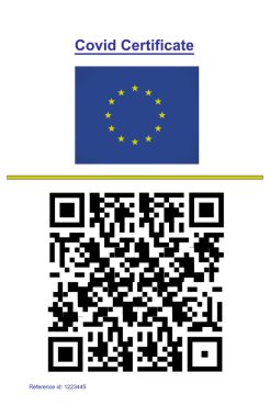 Kapsamlı aşı sertifikası ve ekranda QR kodu. covid 19 salgın dijital kompozit görüntüsü sırasında sağlık, yaşam tarzı, seyahat ve teknoloji.