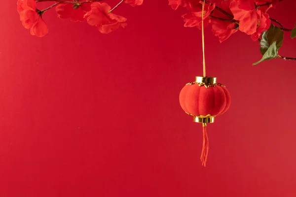 Kırmızı Arka Planda Kırmızı Çin Dekorasyonunun Kompozisyonu Çin Yeni Yılı — Stok fotoğraf