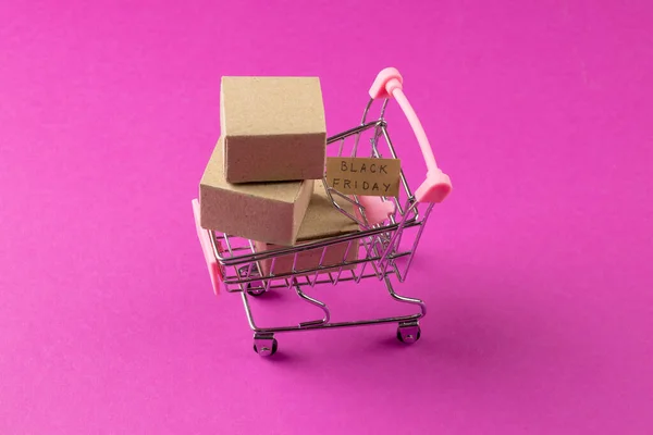 Összetétele Bevásárlókosár Dobozok Fekete Péntek Szöveg Rózsaszín Háttér Kiskereskedelem Vásárlás — Stock Fotó