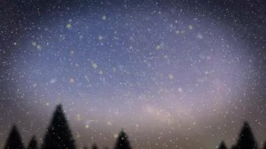 Sarı noktaların ve karların uzun ağaçlarla kaplı kış manzarasına düşüşünün animasyonu. Noel şenliği ve kutlama konsepti