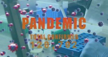 Kafkasyalı doktor üzerinde virüs hücrelerinin ve salgın metnin animasyonu. Dijital olarak oluşturulmuş küresel salgın ve dijital arayüz kavramı.