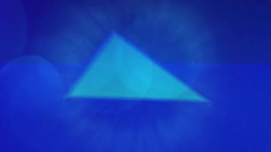 İndirimli metin animasyonu ve düşen şarkılar gri arka planda. Küresel iş, finans ve ekonomik kriz kavramı dijital olarak oluşturulmuş video.