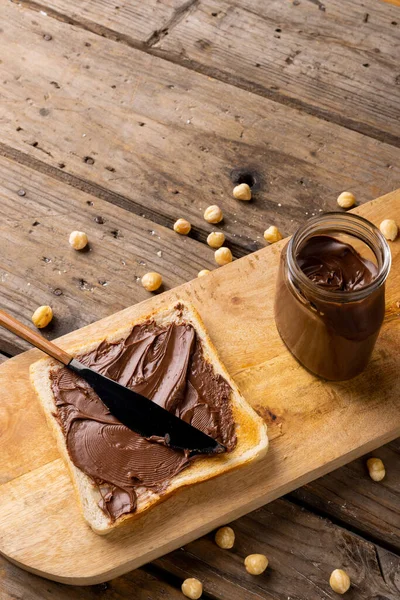 초콜릿 크림을 도마와 표면에 모습입니다 식사와 요리의 — 스톡 사진