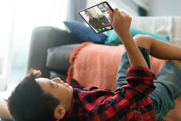 Smiling Asian Boy Using Laptop Video Call Diverse Elementary School — Stock Photo, Image