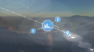 Dijital simgelerden oluşan bir ağın animasyonu dağlarla çevrili hava manzarasına karşı. Küresel ağ ve iş teknolojisi kavramı