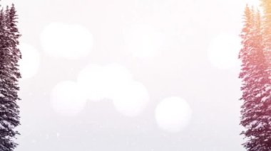 Karların yağışının animasyonu ve ağaçlı kış manzarasında spot ışıkları. Noel, şenlik, kutlama ve gelenek konsepti dijital olarak oluşturuldu.