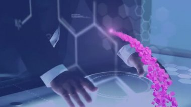 Modern teknolojiyi kullanarak iş adamının orta kesiminde DNA sarmalı, altıgen ve kodların animasyonu. Dijital bileşik, çoklu pozlama, genetik, araştırma, el, kodlama ve iş konsepti.