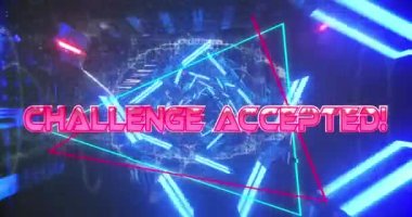 Meydan okumanın animasyonu kabul edilmiş metin afişi, pürüzsüz desenli neon mavi parlayan tünel üzerinde. Video oyunu arayüzü ve teknoloji kavramı