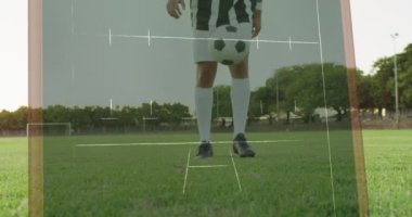 Beyazların stadyumdaki futbol oyuncularıyla ilgili oyun planları. Küresel spor ve dijital arayüz kavramı dijital olarak oluşturulmuş video.