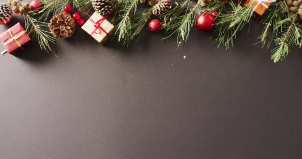 Βίντεο Χριστουγεννιάτικης Διακόσμησης Μπιχλιμπίδια Και Αντίγραφο Χώρου Μαύρο Φόντο Χριστούγεννα — Αρχείο Βίντεο