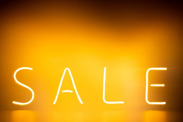 Image Glowing Neon Sale Text Orange Background Retail Savings Shopping — Stock Photo, Image