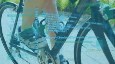 Hareket halindeki bisiklet üzerinde çeşitli veri işleme animasyonları. Küresel iklim değişikliği sürdürülebilirliği ve rüzgar enerjisi konsepti dijital olarak oluşturulmuş video.