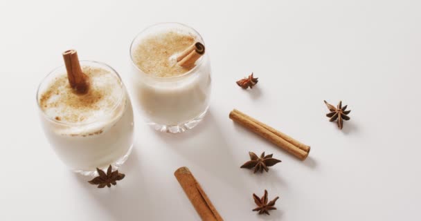 Vidéo Tasses Chocolat Chaud Avec Cannelle Sur Fond Blanc Noel — Video